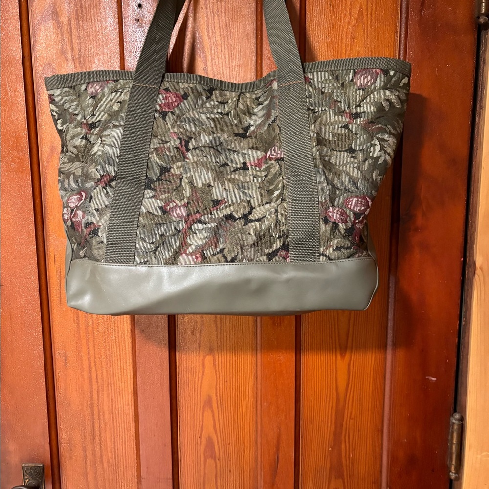 American Tourister Travel Bag - Gray